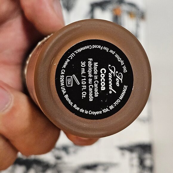 Too Faced Born This Way Oil-Free Foundation 1 oz / 30 ml - Cocoa - Picture 4 of 9